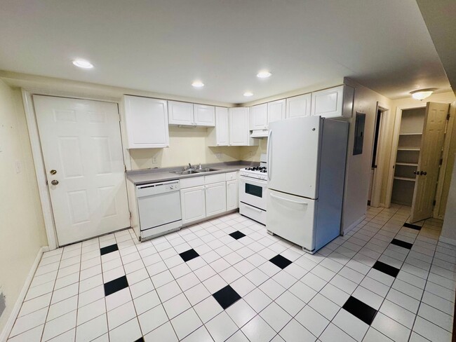 Primary Photo - Two Bed Condo - Walking Distance to Downtown w/ Off Street Parking!