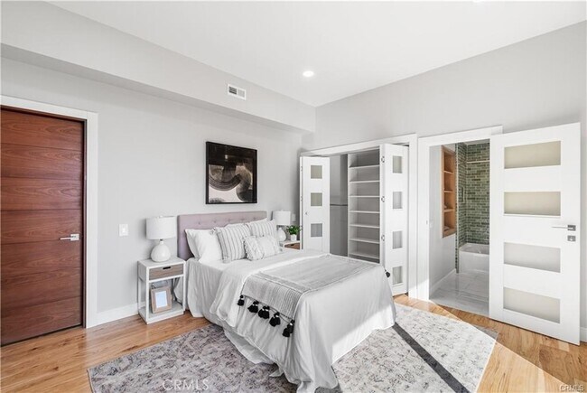 Building Photo - 8566 Hollywood Blvd