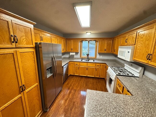 Building Photo - Walk To The Lake! **Rent Special**