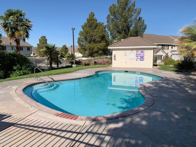 Building Photo - SMALL PETS FRIENDLY!! Beautiful Lexington ...