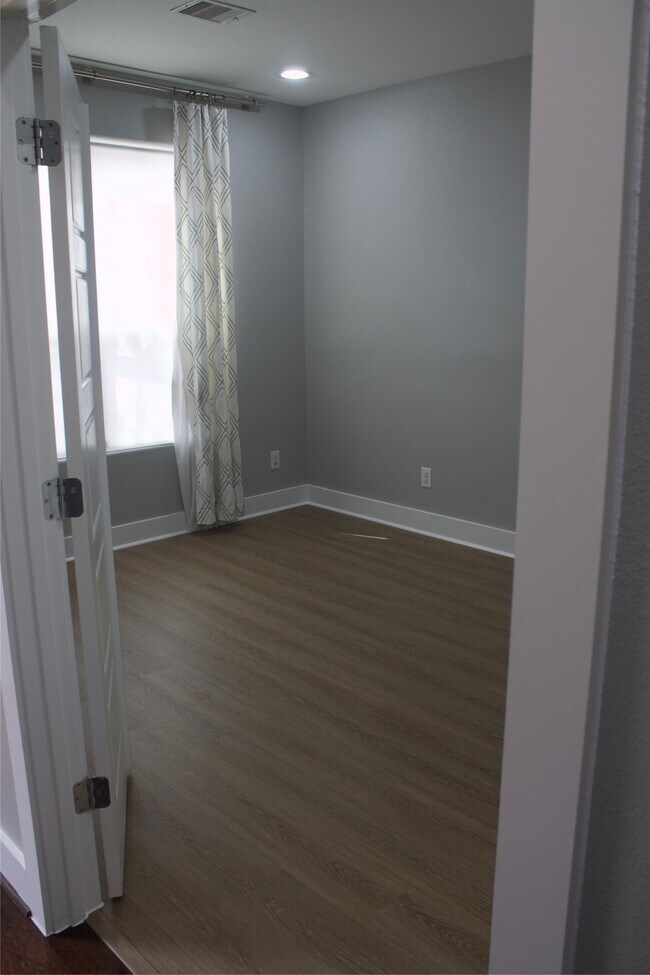 Building Photo - 3105 Gillespie St