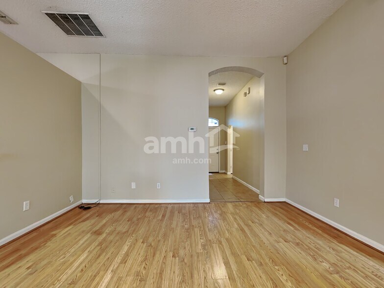 Building Photo - 4523 Deer Valley Dr