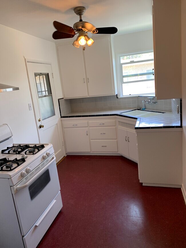 Building Photo - 5214 Agnes Ave