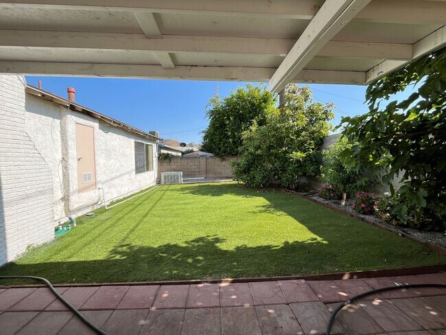 Building Photo - Simi Valley 3BR w/RV parking, AVAILABLE NOW!