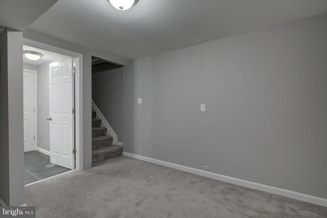 Building Photo - 16 N Bradford St