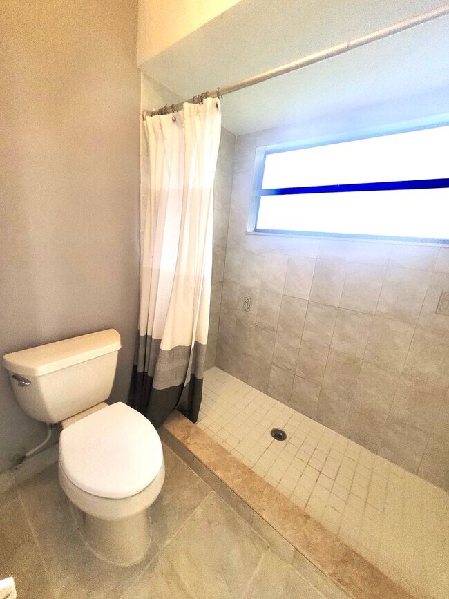 Building Photo - Spacious 3 bed 2 bath home in Kissimmee