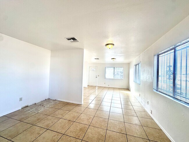 Building Photo - Alamo1185