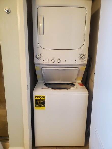 In-Unit Washer/Dryer - 2020 12th St NW