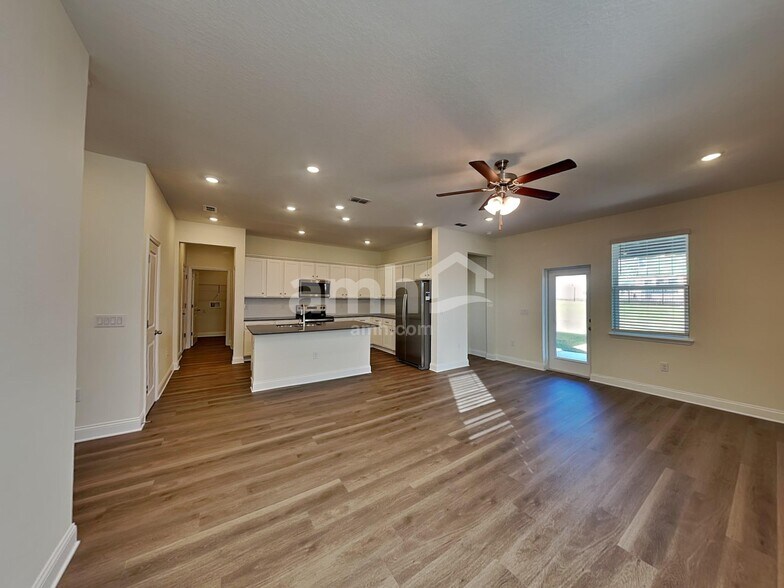 Building Photo - 3691 Lk Blf Lp