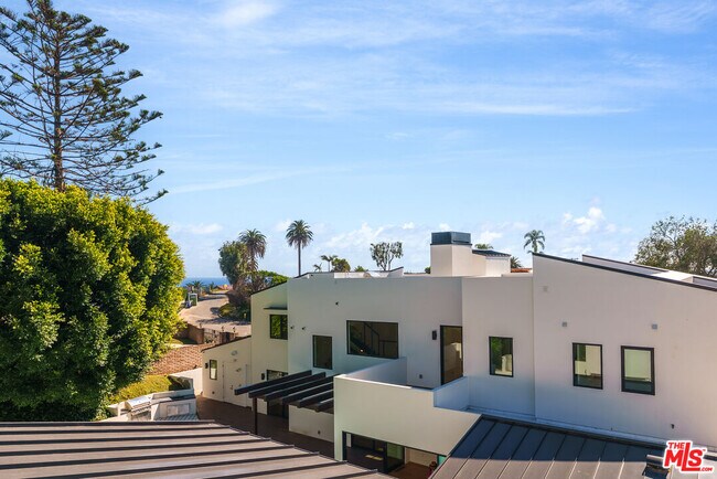 Building Photo - 382 Aderno Way