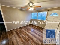Building Photo - 3 Bedroom 1 Bathroom Home in Gladstone-Ava...