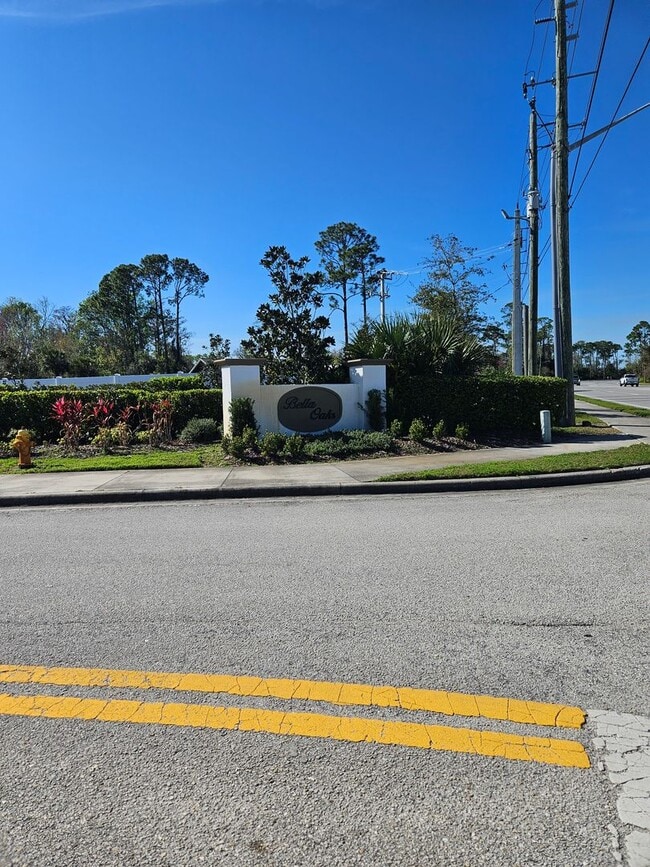 Building Photo - 3 BEDROOM 2 1/2 BATH TOWN HOME COMING SOON