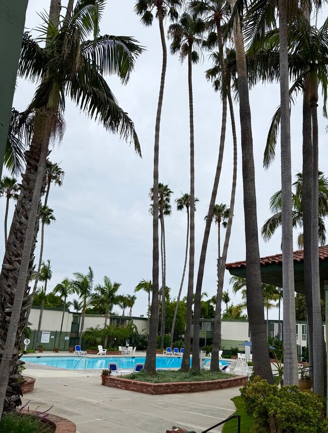 Building Photo - 2+2 Buenaventura Gardens Condo