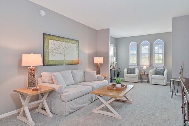 Building Photo - NOW AVAILABLE - Cozy Condo in Fort Myers - 15 Minutes from Beach!