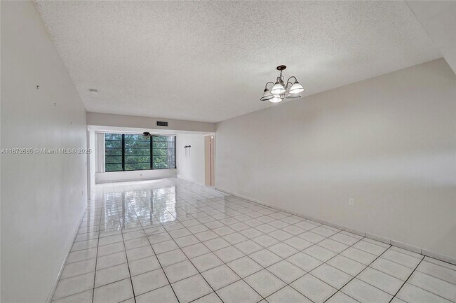 Building Photo - 1502 Whitehall Dr