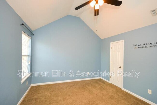 Building Photo - 137 Baywood Crossing