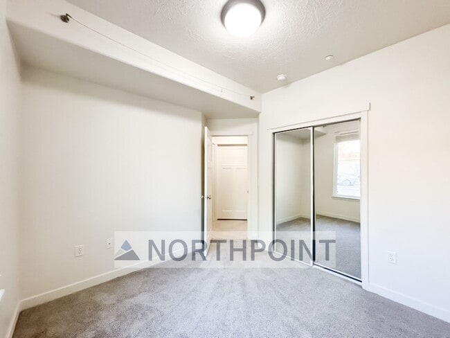 Building Photo - 2BR 1BA Townhome w/ In-Unit Laundry • Stainless Steel • Private Patio in South Jordan