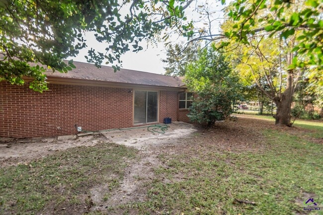 Building Photo - 105 Ora Cir