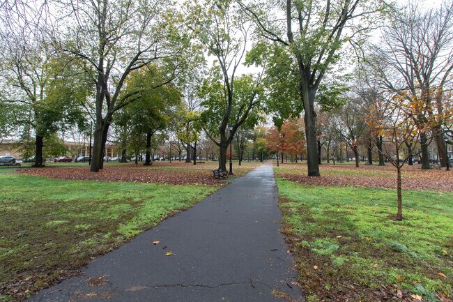 Building Photo - 6 Hughes Pl