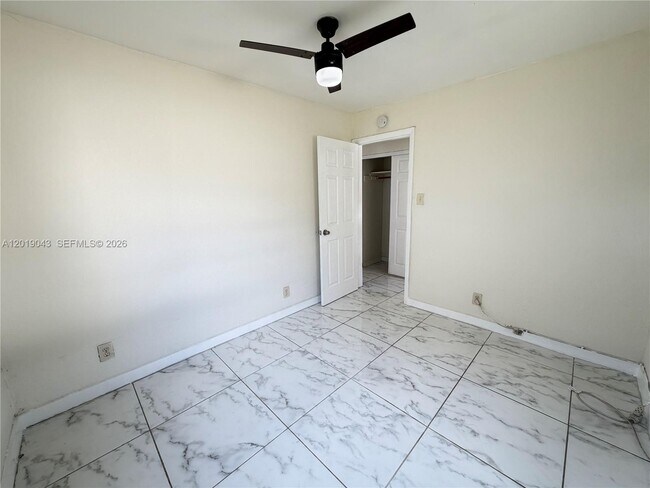 Building Photo - 2571 NW 13th Ct