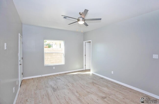 Building Photo - 643 S Orange Ave