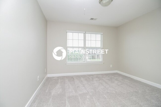 Building Photo - 4 Bedroom Pet-Friendly Home in Murfreesbor...