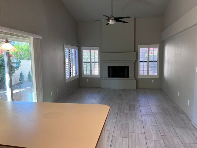 Building Photo - Adorable light and bright! 3Bedroom/2Bath ...