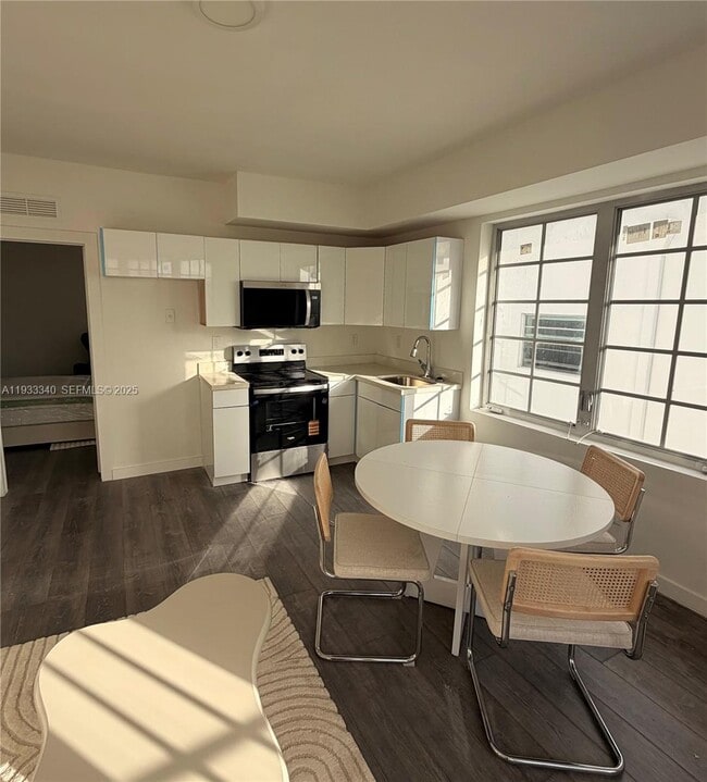 Building Photo - 1525 Euclid Ave