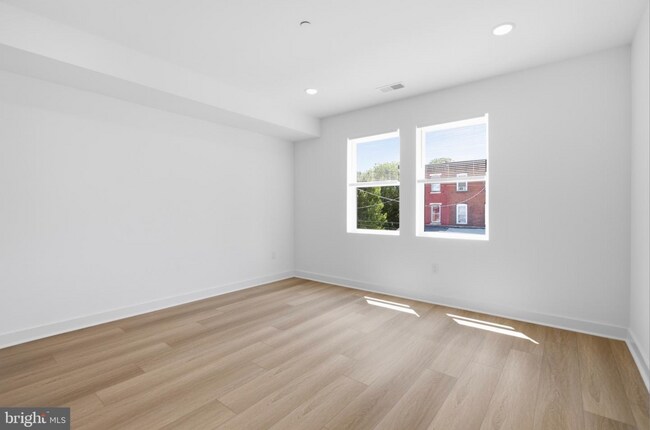 Building Photo - 3931 Fairmount Ave