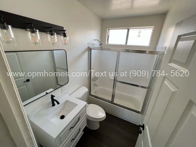 Building Photo - 1415 Seward St