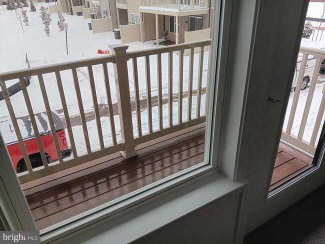 Building Photo - 4951 Longmire Wy