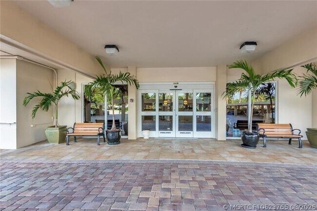 Building Photo - 5200 N Ocean Blvd