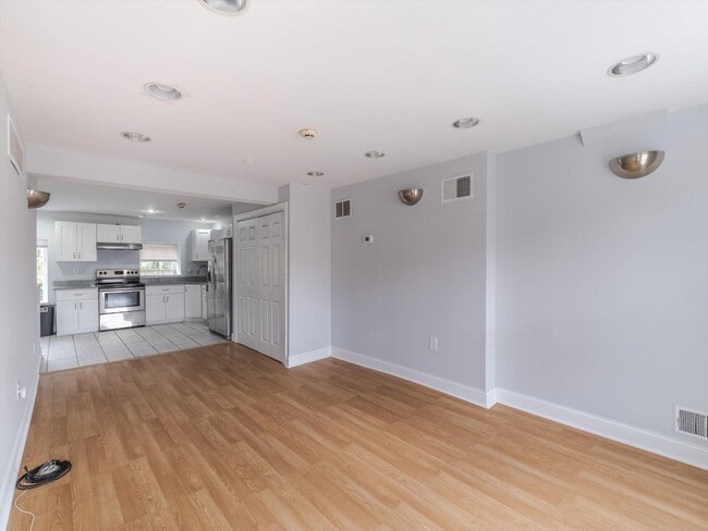 Building Photo - 4205 Main St