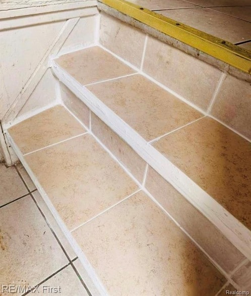 Building Photo - 15625 Bringard Dr