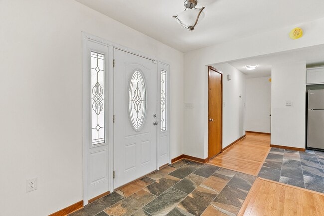 Building Photo - Large 4-Bed Brick Rancher with 2-Car Attached Garage!