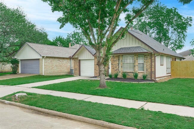 Building Photo - 12307 White River Dr