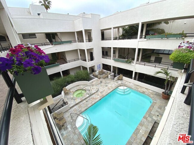 Building Photo - 11636 Montana Ave