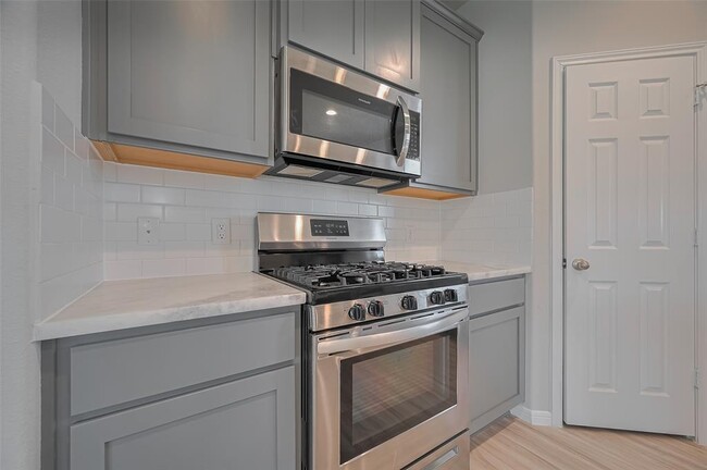 Building Photo - 101 Eliana Shores Dr