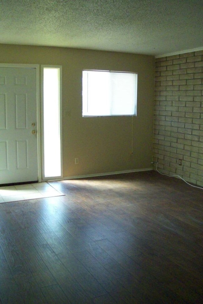 Building Photo - Spacious 3-Bedroom Home in Tempe