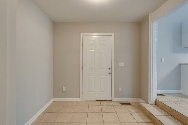 Building Photo - Charming 4-Bed Home Minutes from Downtown ...