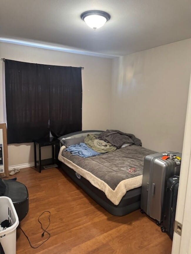 Building Photo - 3 bedroom, 2.5 bath