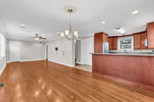 Building Photo - Great Location! Memorial Dr! Beautiful 3 Bedroom 2 Bath Ranch over Unfinished Basement!!