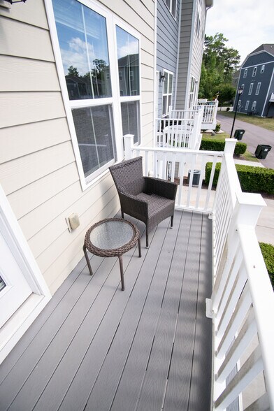 Balcony - 914 Avast Way