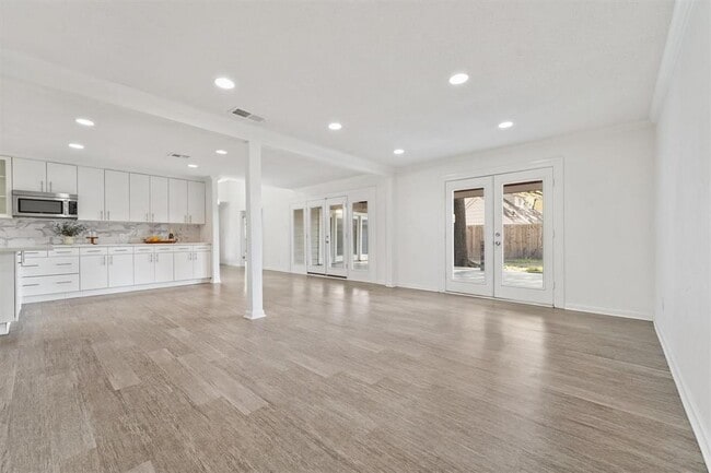 Building Photo - 12811 Shady Knoll Ln