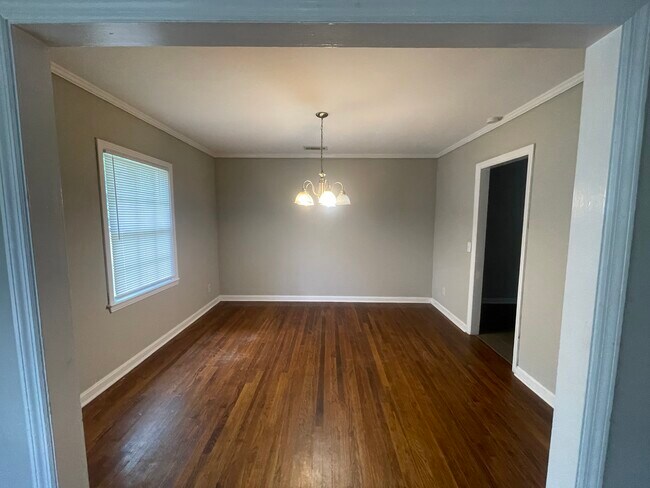 Building Photo - 103 Forest Way