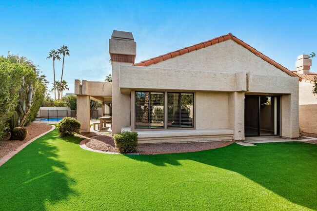 Building Photo - 10060 E San Bernardo Dr