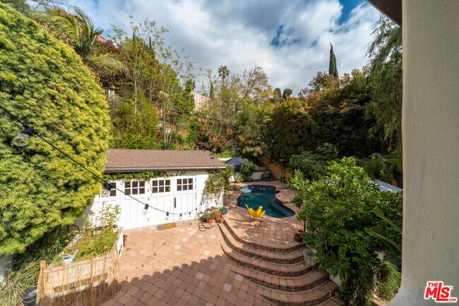 Building Photo - 2424 Canyon Dr