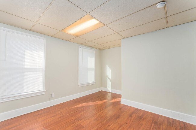 Building Photo - 121 7th Ave