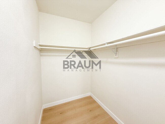 Building Photo - 13129 Oxnard St