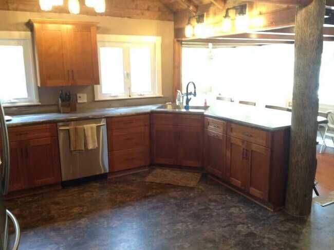 Building Photo - 44 Allagash Trail